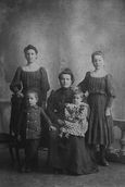 21. Rosalie JEANNET et quatre de ses enfants
