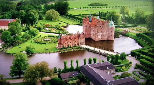 Vue-aérienne-chateau-egeskov-02 Vue-aérienne-chateau-egeskov-02